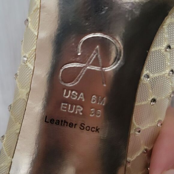 Adrianna papell heels sz 7 gold tone - Picture 9 of 16